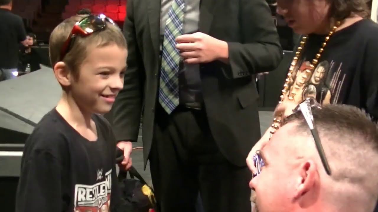 EXCLUSIVE UNEDITED BACKSTAGE OF DRAX SHADOW AKA ELIJAH SIGNING WWE CONTRACT ~part 1~