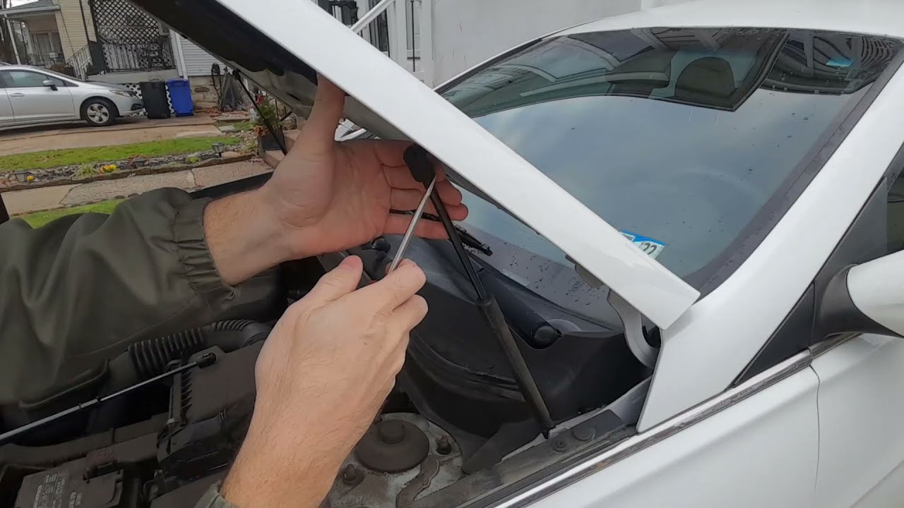 Как заменить стойки капота на Hyundai Sonata 2011 - 2014+