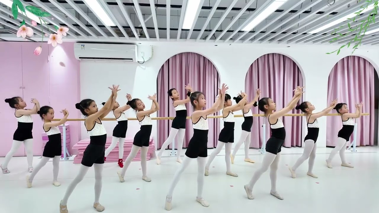 哈罗艾莉团体舞  咏春