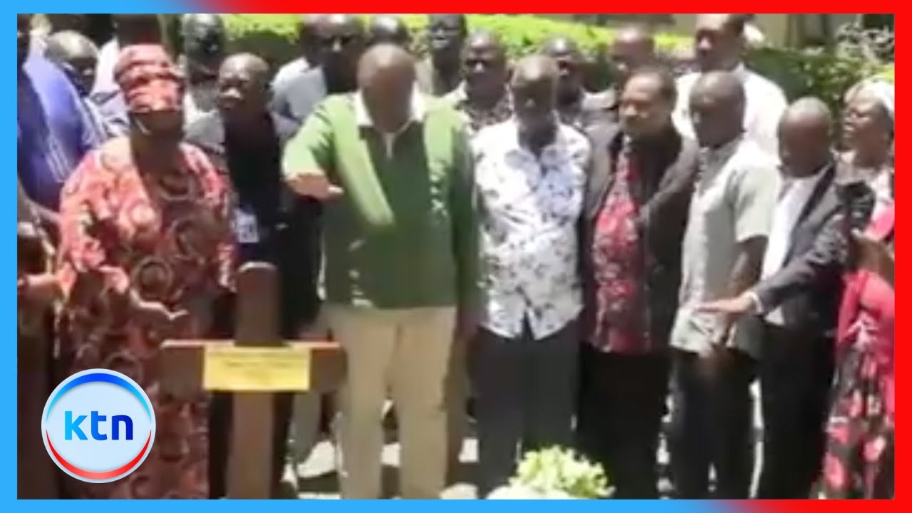 Uhuru Kenyatta visits Raila Odinga's grave a day after burial