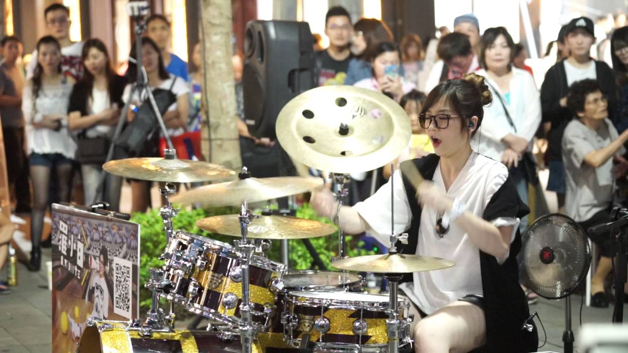 2016/9/24 羅小白S.White - Pati Pati (IO樂團) in 台北信義新光三越 - 香榭大道