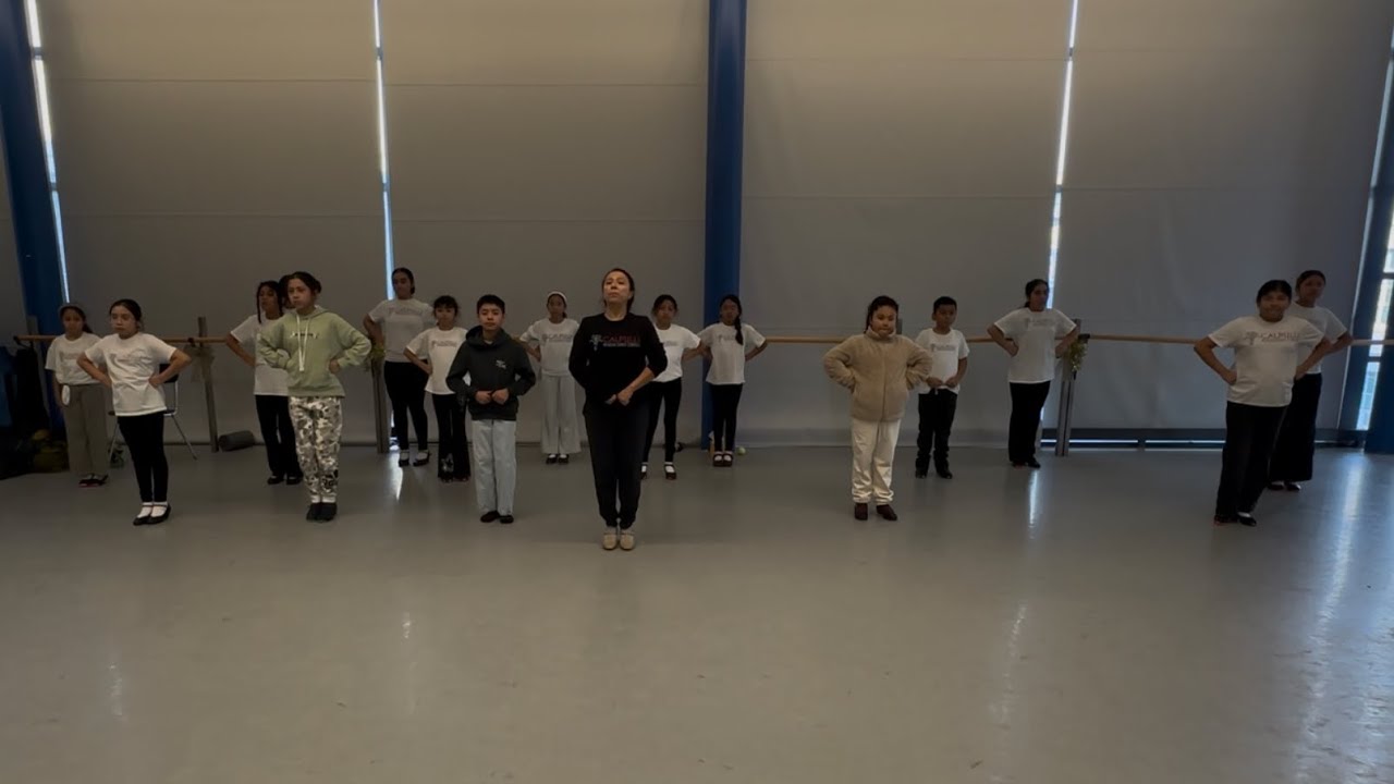 Queens 9-12 Year Olds: Chotis (Schottische) 