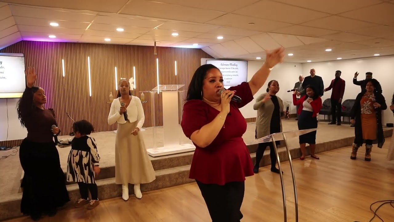 Coro Jehová Shalom - Adoraré (Medley)