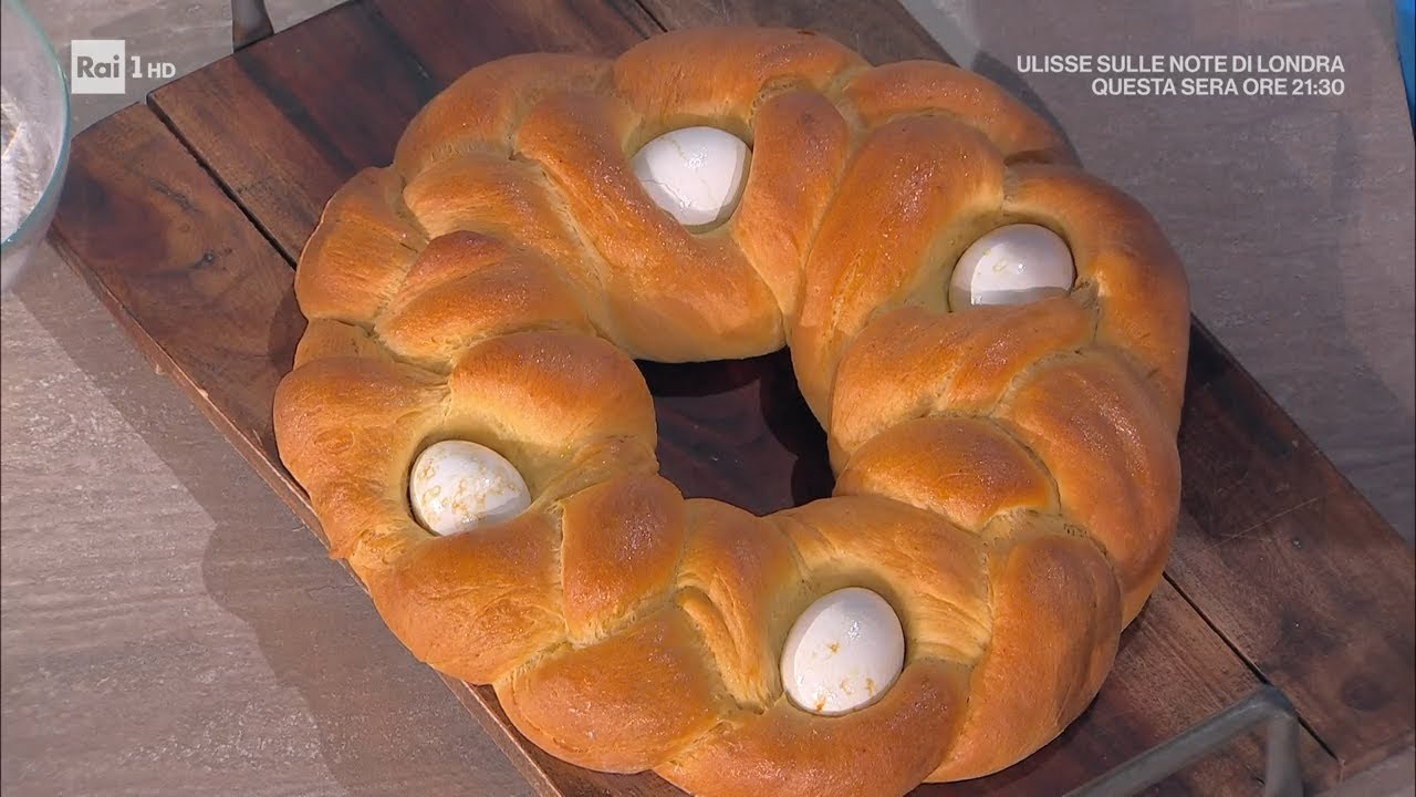 Treccia di pane pasquale - È sempre mezzogiorno 14/04/2025