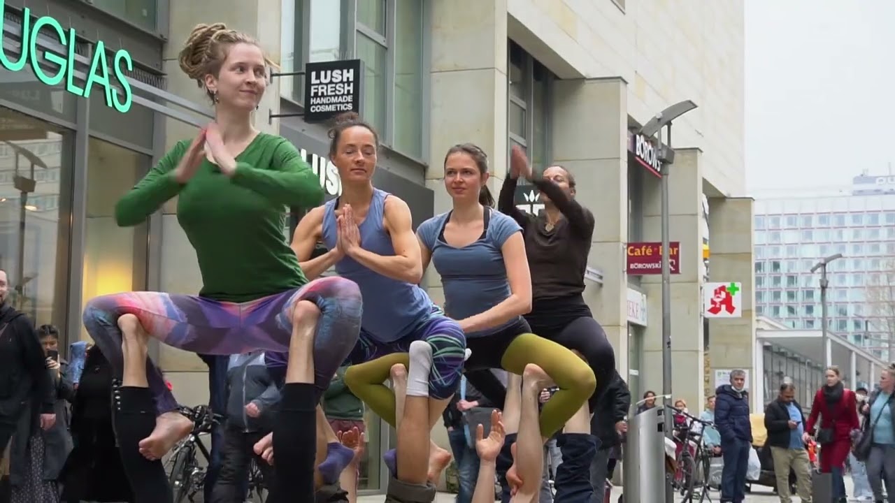 AcroYoga Flashmob Dresden on Earth Day 2022