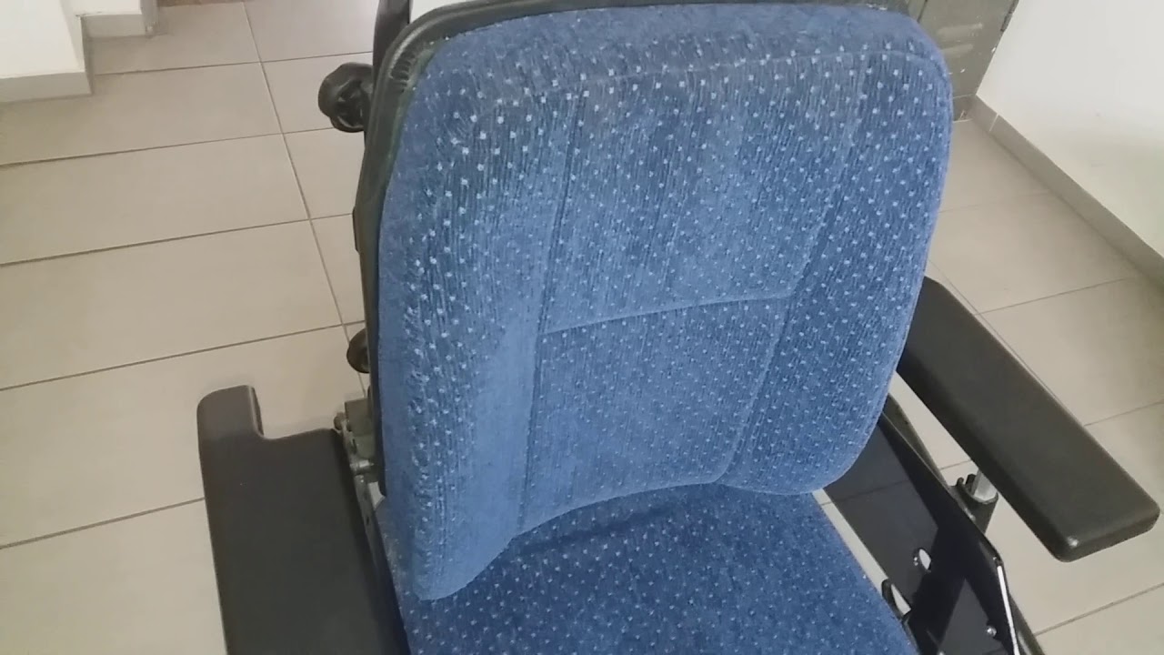 Ukázka funkcí elektrického invalidního vozíku Invacare Storm3 repasovaného