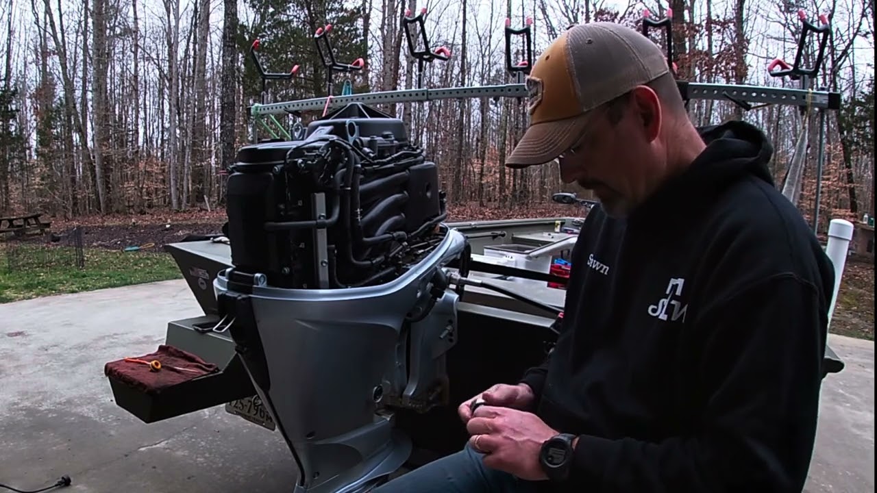 Как заменить масло в подвесном моторе Honda (60 л.с.)