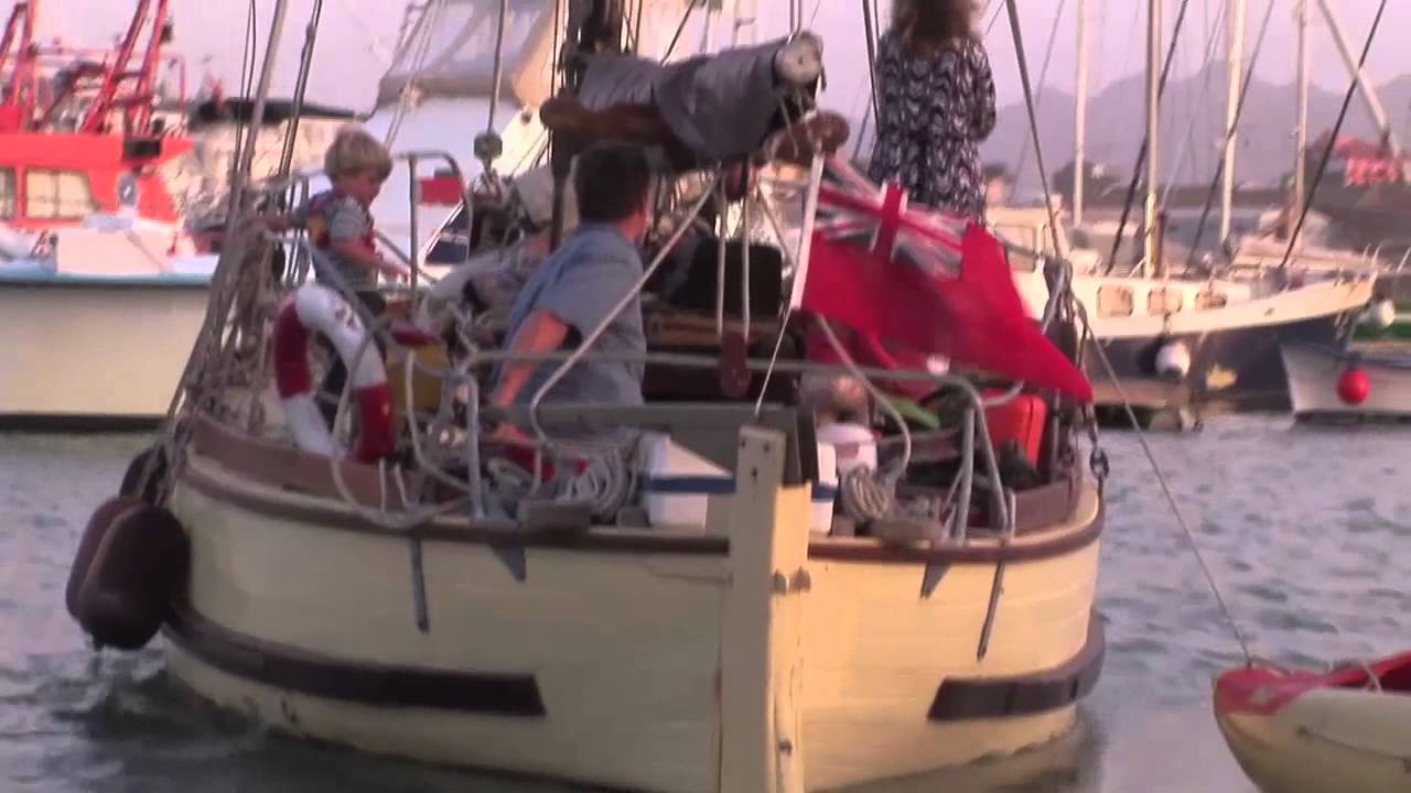 Loïck, le voilier reporter n°8 - Une centenaire, un bateau en fer : rencontres à Mindelo