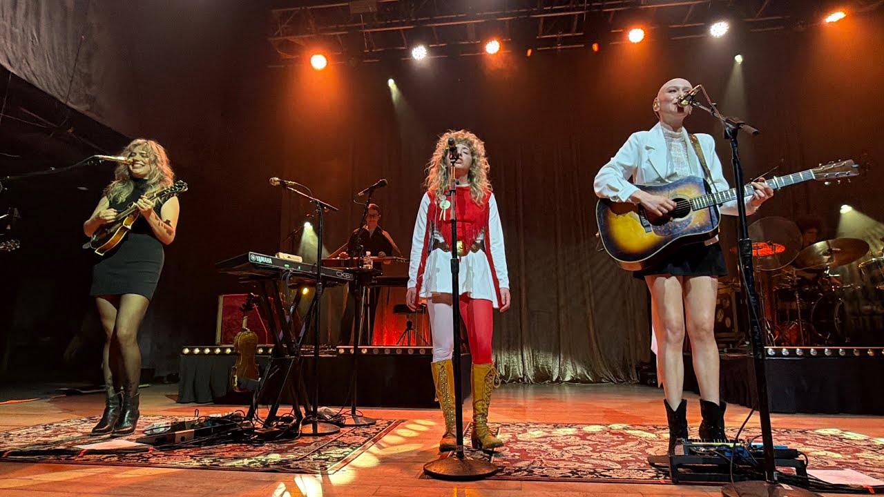 Молли Таттл и Милз «Crooked Tree» 06.12.25 Сан-Диего, Калифорния @MollyTuttle