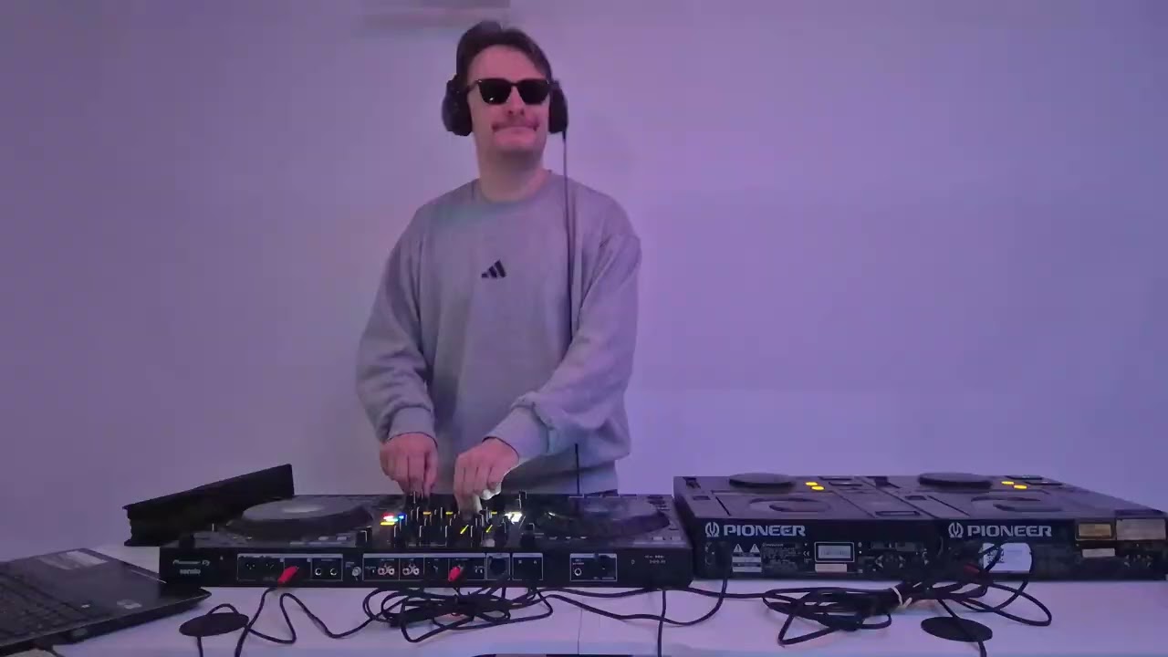 House Mix on CDJ500s - Vol 4. - Low Effort Edit