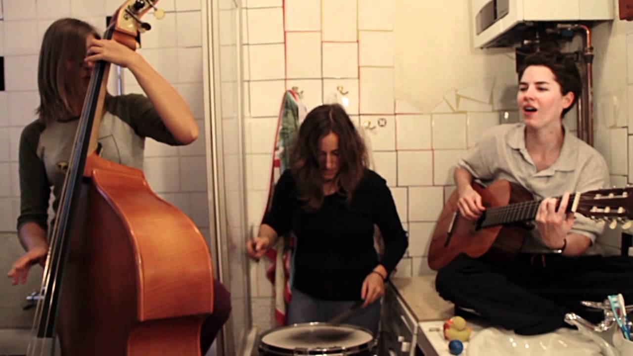 petra und der wolf  performs 
