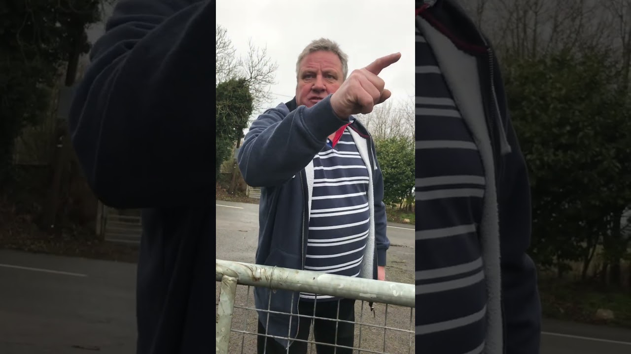 Bad tempered munter tries to kick my dog