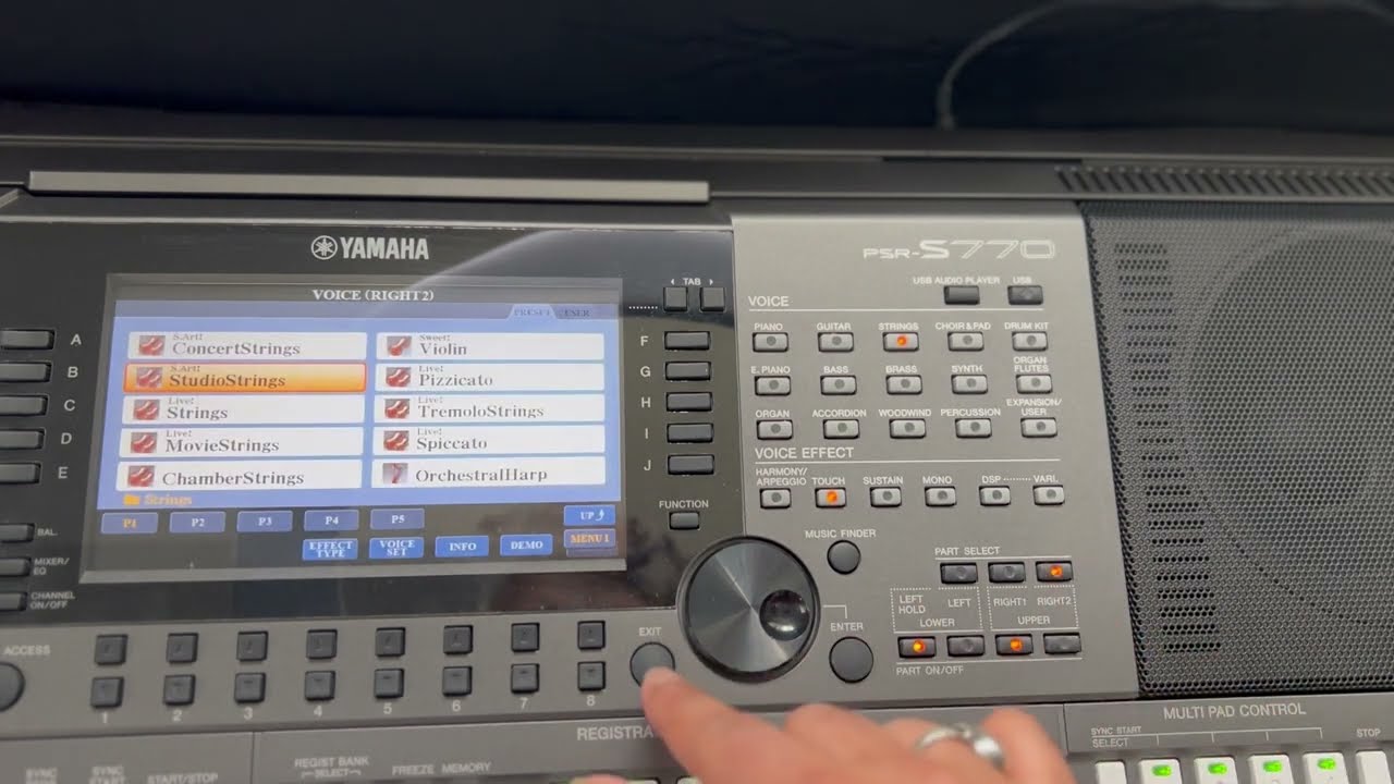 Layering sounds in Yamaha PSR - S770, PSR-S970, PSR-S670.PSR-S690. PSR-S975