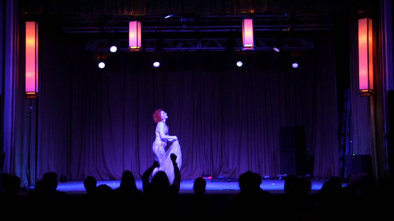 Cleveland Burlesque Academy  Grad Bee Awkward