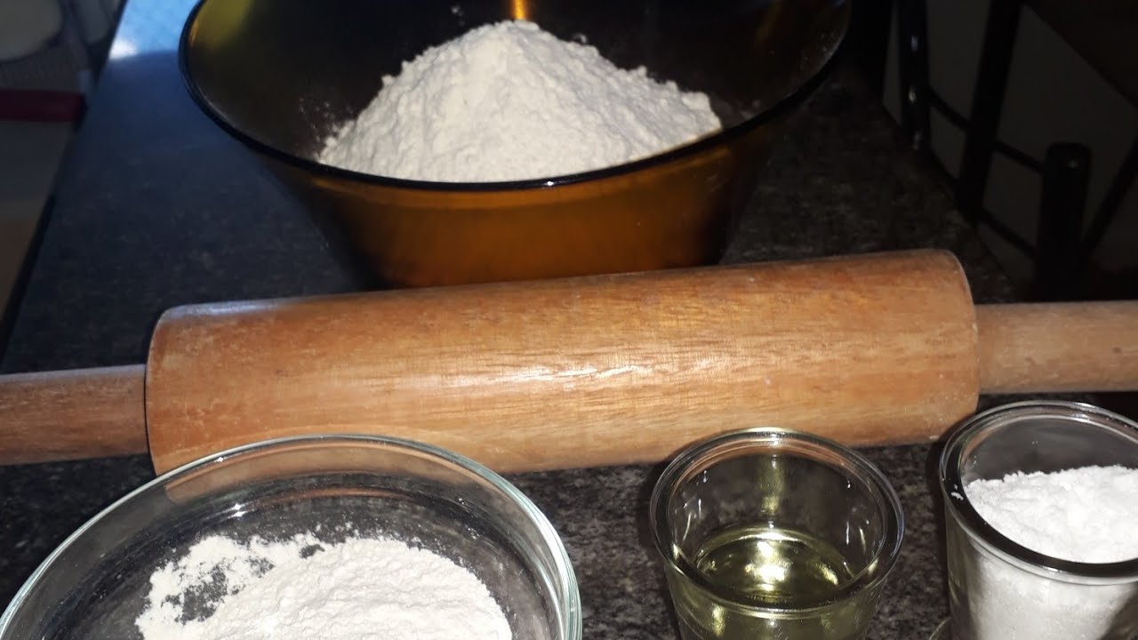 Pastel caseiro, apenas &aacute;gua farinha sal e &oacute;leo! #pastel #pastelcaseiro #dicasdothy