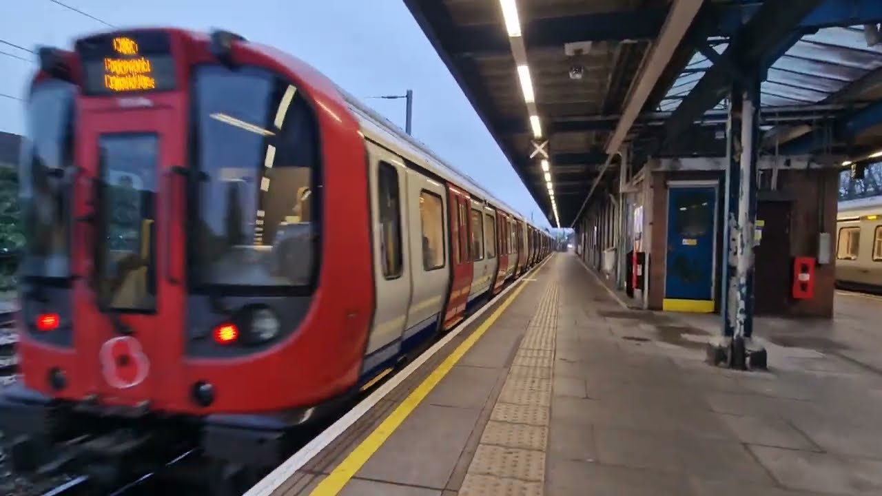 London Underground Journeys (2025) from UPNEY Station to UPTON PARK Station