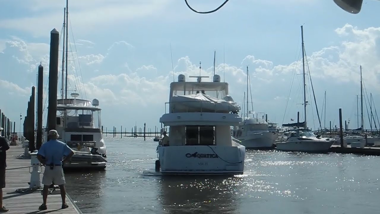 Stern docking upcurrent