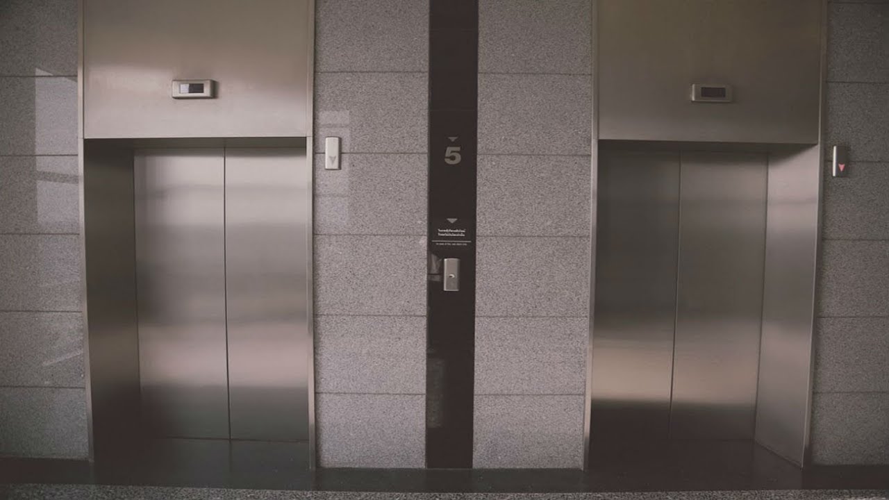 Esto es lo que no debes hacer si te quedas atrapado en un ascensor