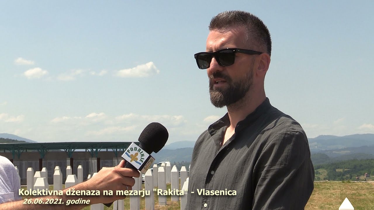 Kolektivna dženaza na mezarju 