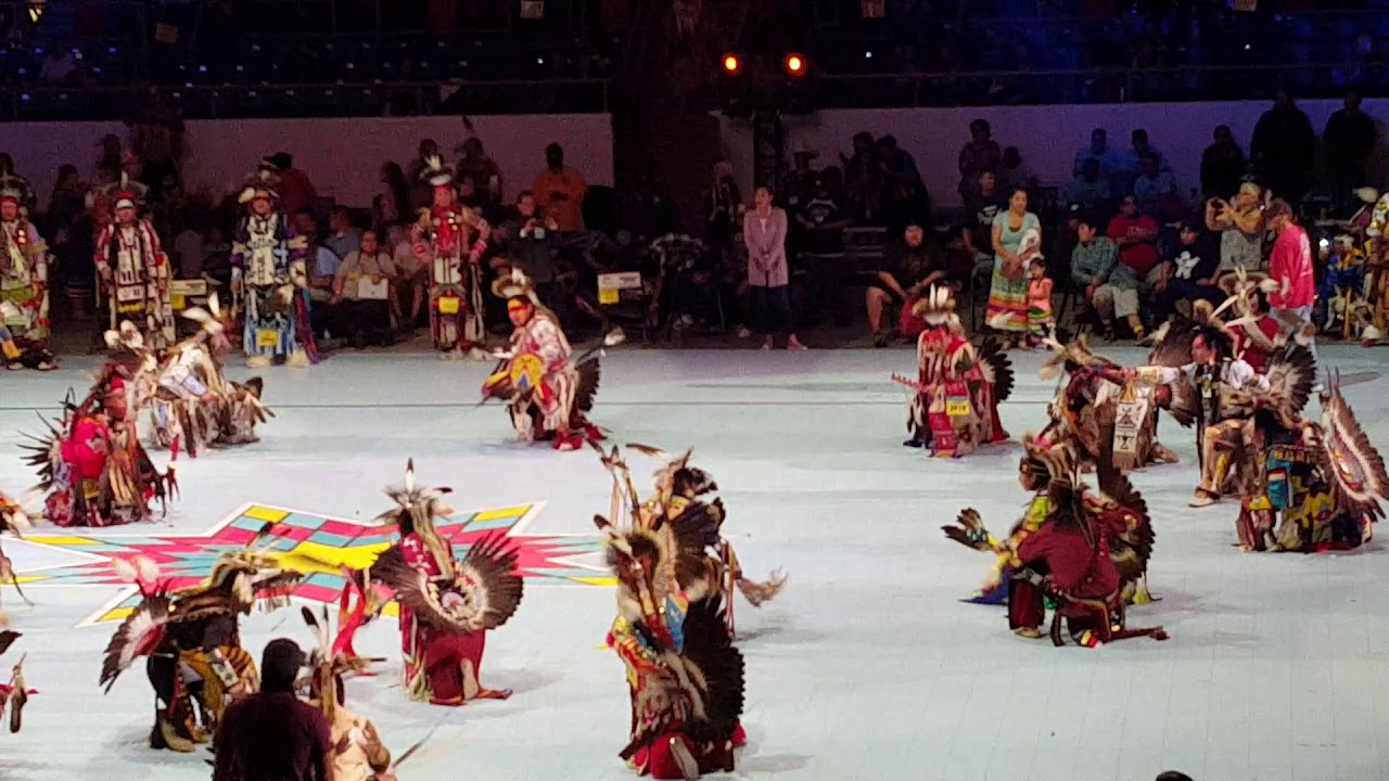 2019 Gathering Of Nations Pow Wow - Mens traditional sneak up