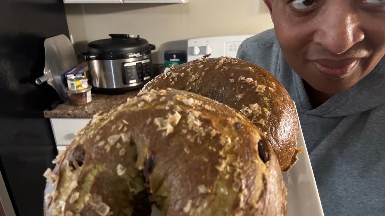 Matcha (Green Tea) Vanilla bean bagels 
