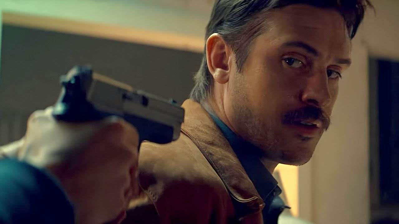 A Cop Hunts a Killer Who Appears Every 9 Years Then He Learns the Truth