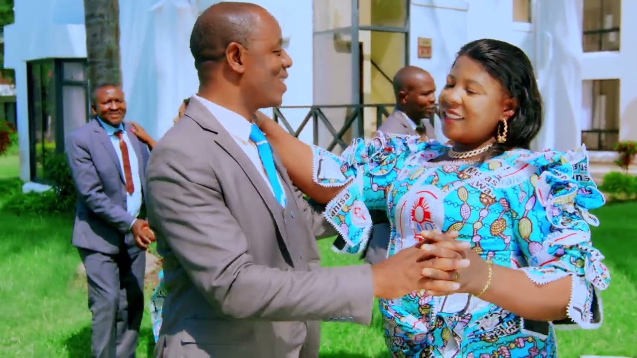COUPLE HEKIMA CHOIR CBCA KISESI  PENINNAH OFFICIAL VIDEO