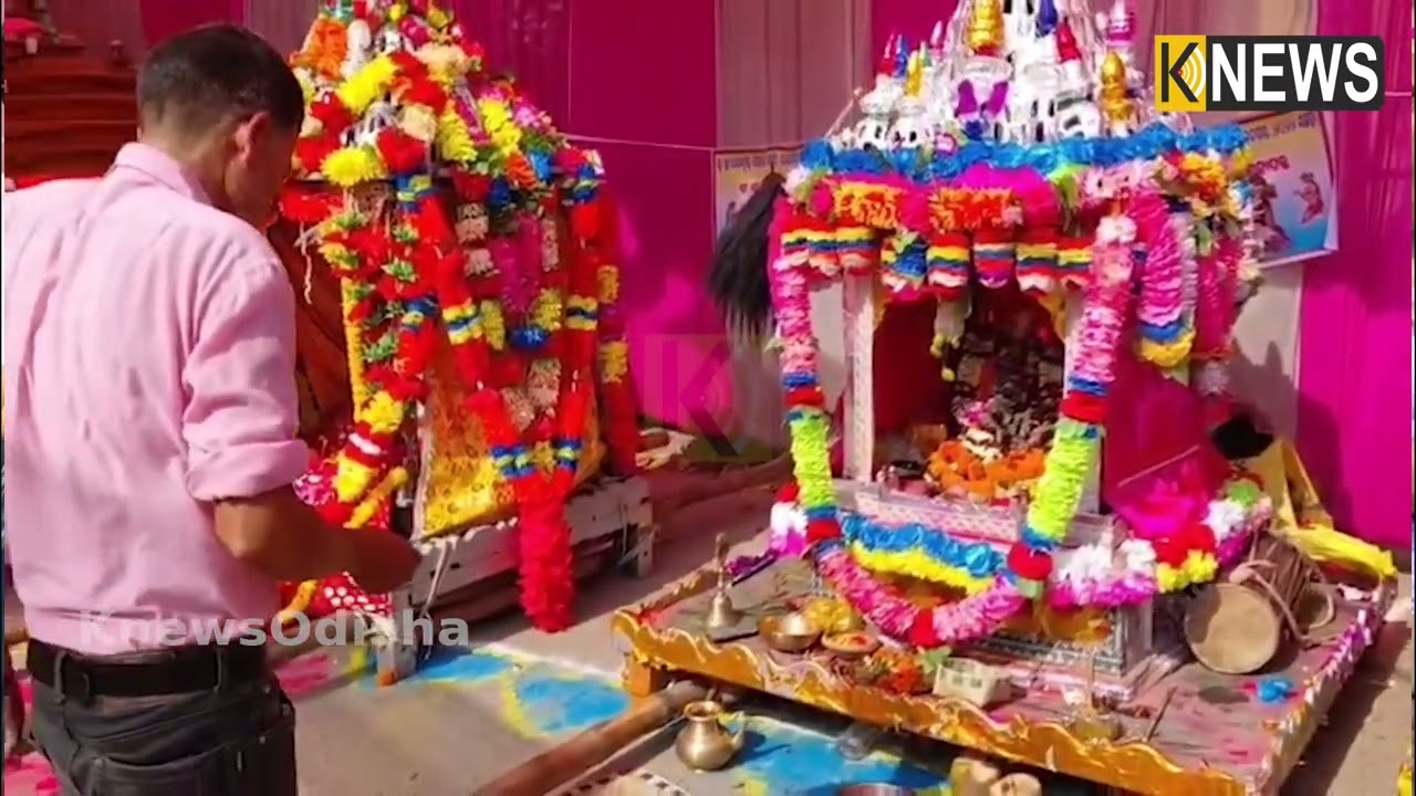 କେନ୍ଦ୍ରାପଡ଼ା ରାଜନଗର ଦୋଳ ମେଲଣ ପଡିଆରେ ରଙ୍ଗର ପର୍ବକୁ ଆନନ୍ଦ ଉଲ୍ଲାସର ସହ ପାଳନ କରୁଛନ୍ତି ଗ୍ରାମବାସୀ