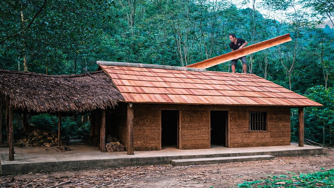 Incredible Primitive Skill: Meticulously Sawing Each Plank of Wood by Hand to Perfect the House Roof