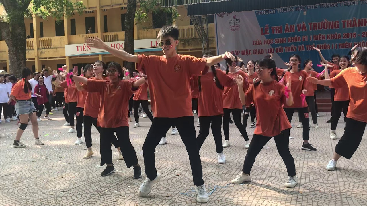 Lễ tri ân và ra trường THPT Thạch Thất - Flashmob 12A6-K51
