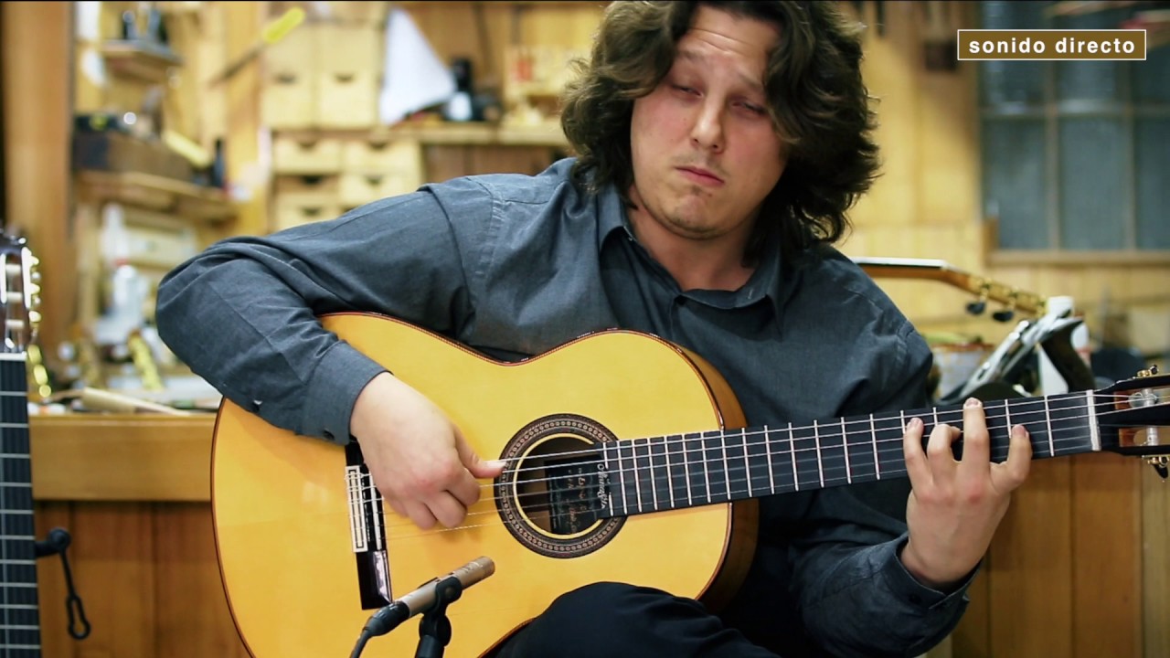 Francisco Prieto "Currito" en la Guitarrería Álvarez & Bernal