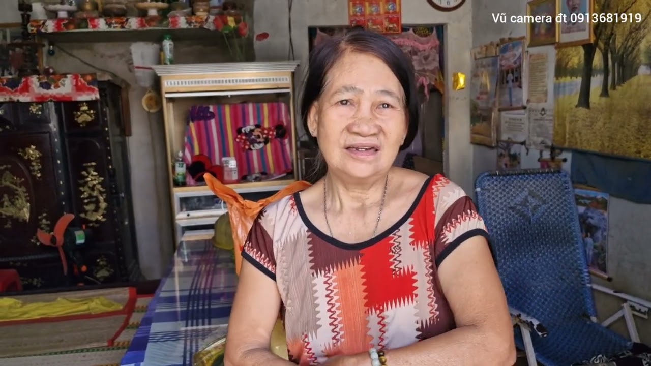 Cô Bảy Điệp cùng vợ chồng anh Hiếu chị Ngọc ở Mỹ gởi tặng 100 gạo và nhu yếu phẩm cho bà con