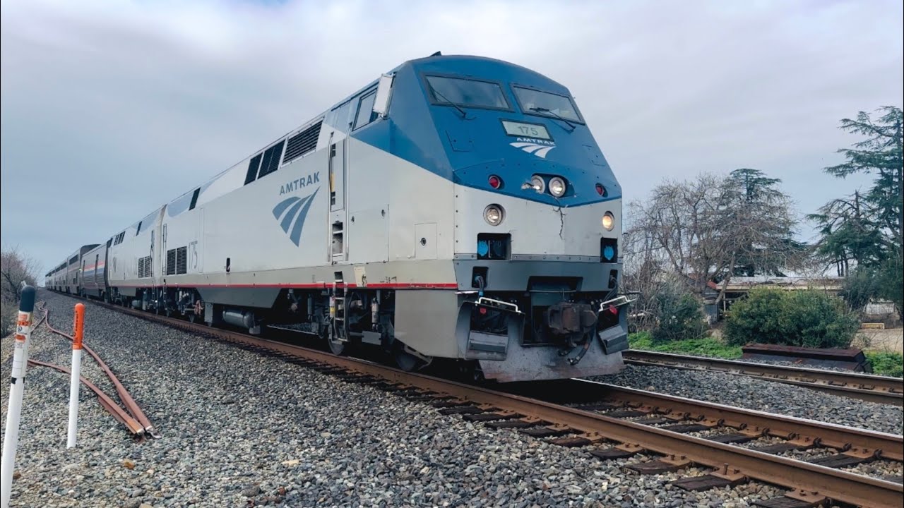 P42DC 175 leads California Zephyr 6 through Old Davis Road