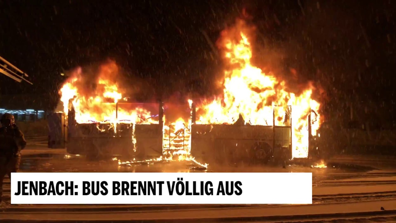 Jenbach: Bus brennt völlig aus