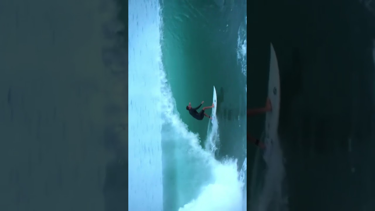 Padang quebrando de gala nesse #swell na #indonesia a poucos dias atr&aacute;s! #surfguruavisou #surfguru
