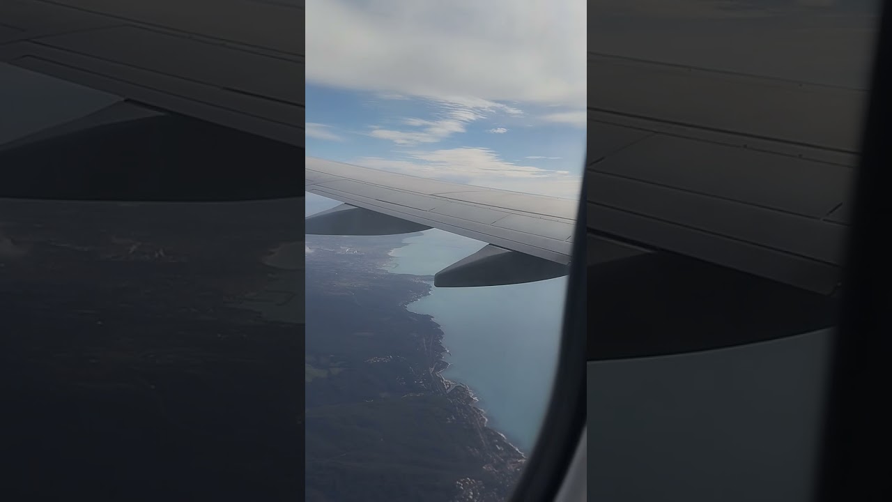 Ryanair flight  FR6185 from Bari to Pisa. Final approach and landing.