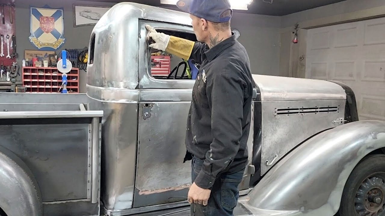 Creating the perfect door gap using this simple trick ✅ 1935 Plymouth