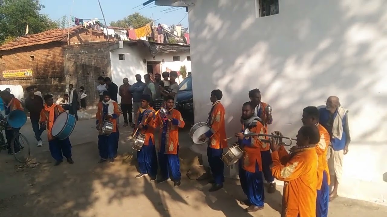देशी बैंड पार्टी नोरु मारा 