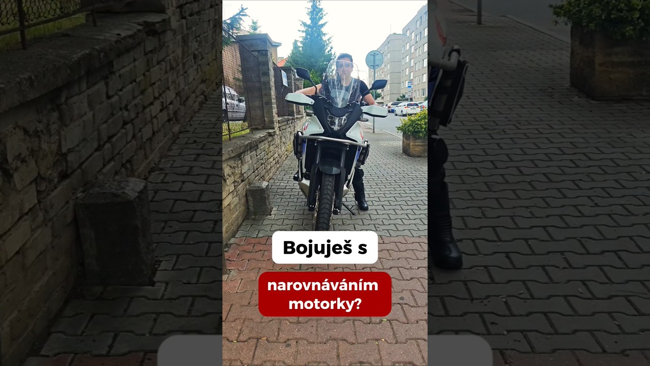 🏍️ Jak zvednout vysokou/těžkou motorku ze stoj&aacute;nku, když dos&aacute;hne&scaron; jen jednou nohou?
