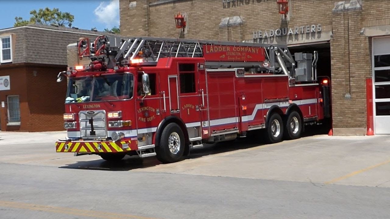 Lexington, KY - Engines 1 & 4, Ladder 1 and District 5 Responding