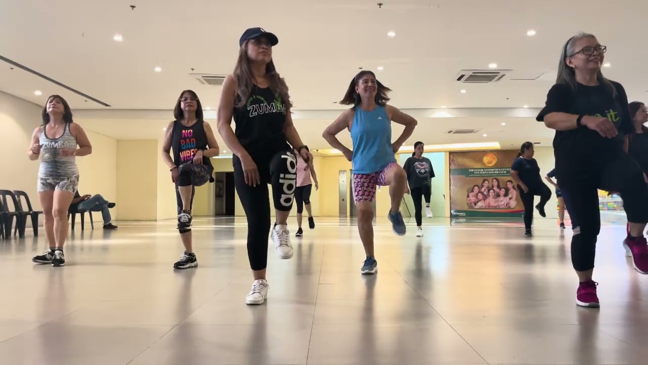 #zumbamom #dance #fitmomsinspire #zumba #zumbafitness #zumbadance #zumbaclass 