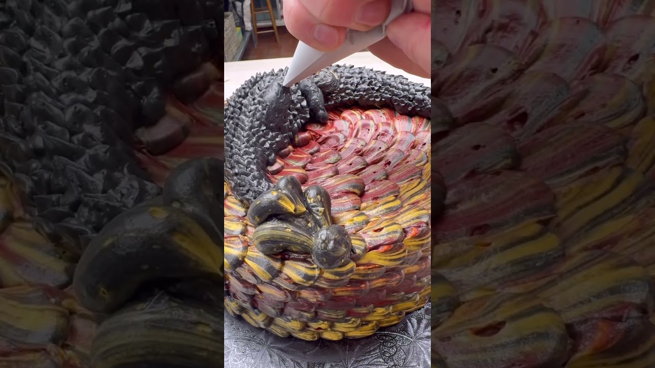 #dragon #cakedecorator #hanswestermark #cakedecorating #customcake #cake #writing #happybirthday