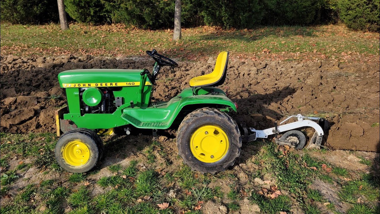 plowing with John Deere 140 h3 and 112 patio + discing with John Deere 420