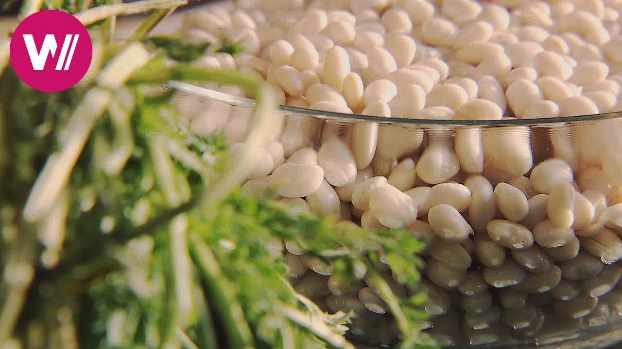 Omas weiße Bohnensuppe mit Pflaumen