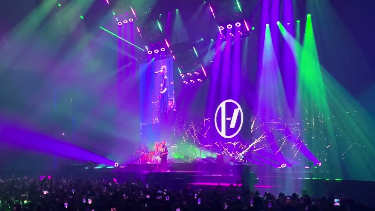 Twenty One Pilots - Heathens @ Atlas Arena, Ł&oacute;dź, Poland - April 9, 2025 [4K]