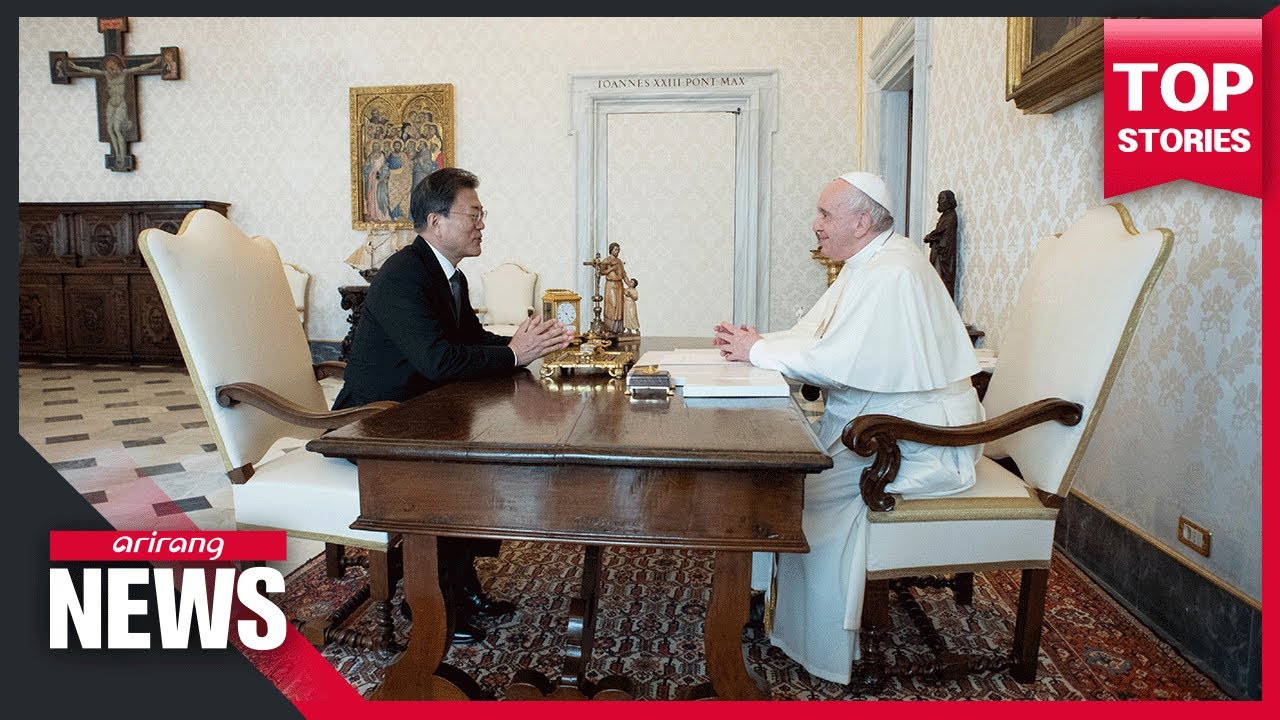 President Moon meets Pope Francis at Vatican on Friday