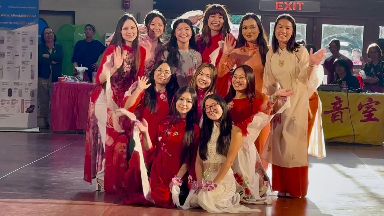 Xuân Quê Hương Tết RựcRỡ - Đông Nhi (Beautiful Traditional Vietnamese Dance)