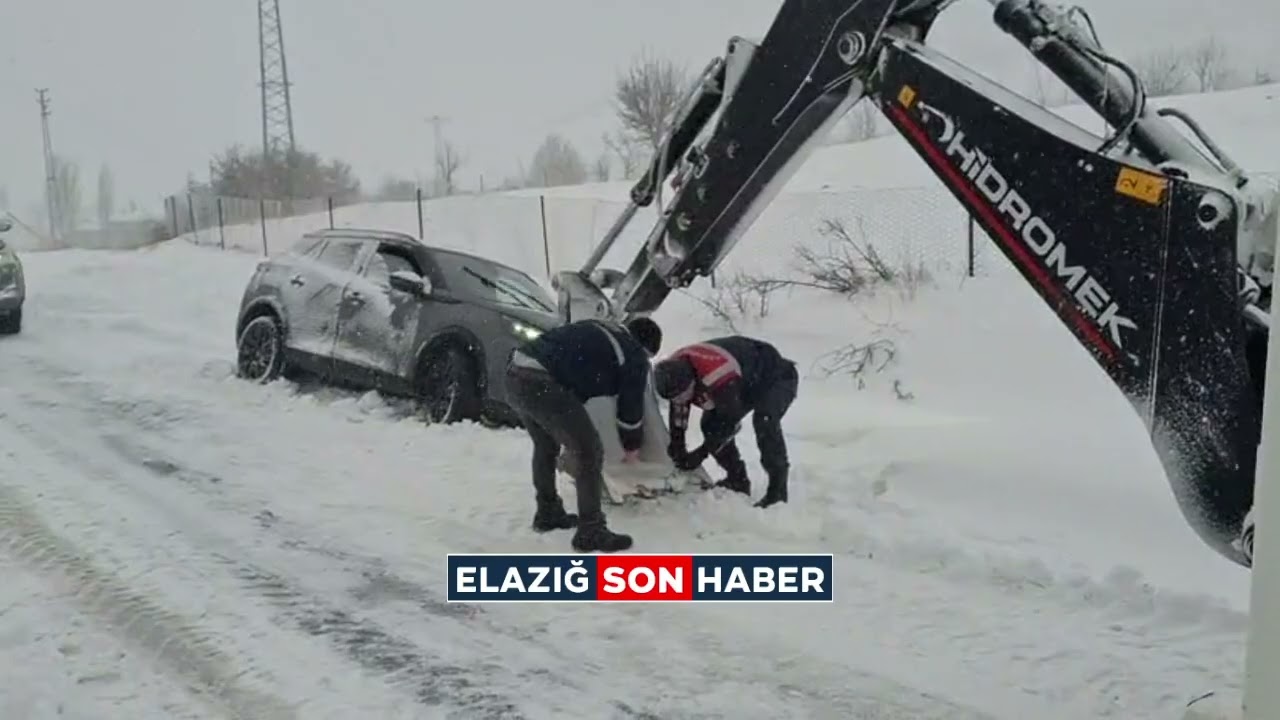 Sivrice’de Mahsur Kalan Araçlar Kurtarıldı