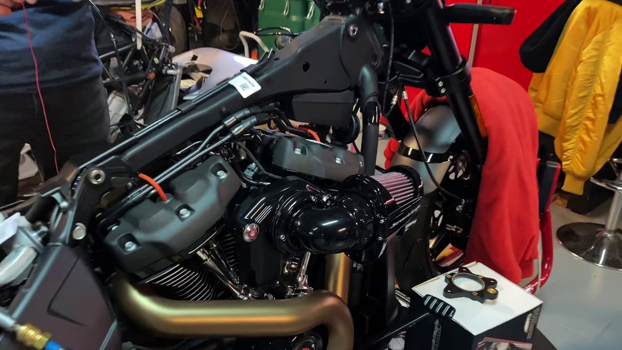 Harley-Davidson FXDR 114 Custom