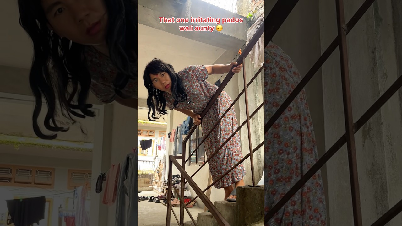 Irritating pados wali aunty